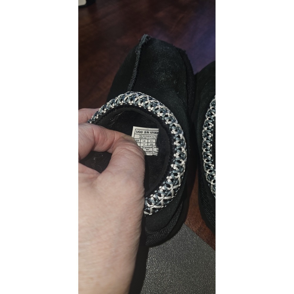 kids black uggs boots Size 7 - Picture 3 of 5